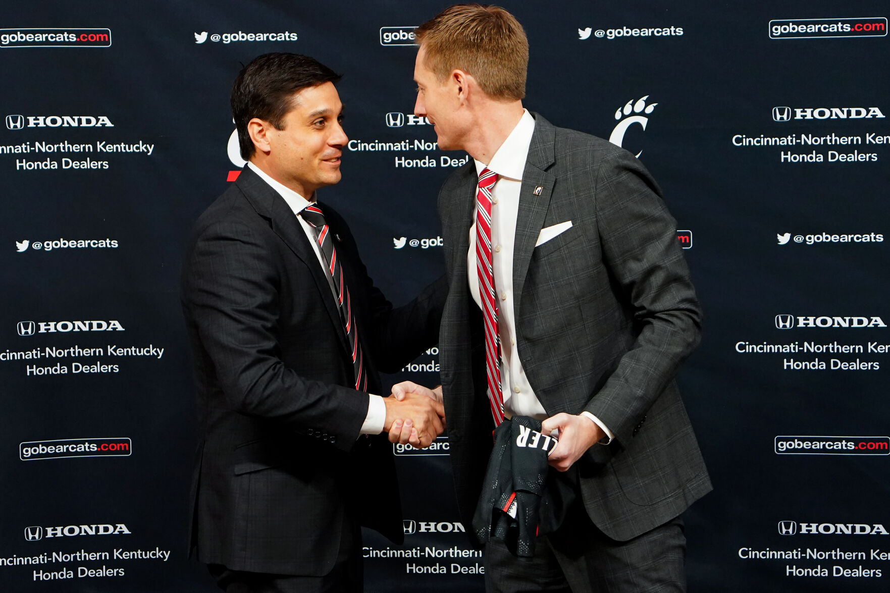 Wes Miller Cincinnati basketball coach, April 16